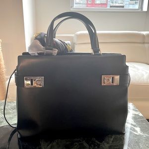 Womens Chic SALVATORE FERRAGAMO Black Leather GANCINI / Gancino 2-WAY Bag Italy